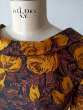 Charger l&#39;image dans la galerie, 1950s - Exquisite French Autumnal Roseprint Dress - W27 (68cm)
