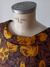 Charger l&#39;image dans la galerie, 1950s - Exquisite French Autumnal Roseprint Dress - W27 (68cm)
