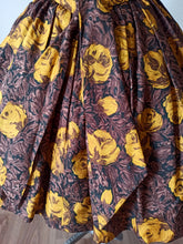 Charger l&#39;image dans la galerie, 1950s - Exquisite French Autumnal Roseprint Dress - W27 (68cm)
