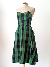Load image into Gallery viewer, 1950s - Spectacular Strapless Green Satin Dress - W24.5 (62cm)
