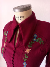 Load image into Gallery viewer, 1930s 1940s - Stunning Burgundy Embroidered Wool Dress - W27.5 (70cm)
