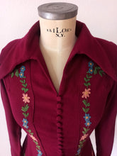 Load image into Gallery viewer, 1930s 1940s - Stunning Burgundy Embroidered Wool Dress - W27.5 (70cm)
