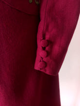 Load image into Gallery viewer, 1930s 1940s - Stunning Burgundy Embroidered Wool Dress - W27.5 (70cm)
