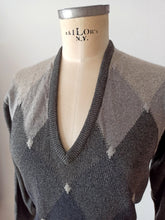 Load image into Gallery viewer, 1950s 1960s - BALLANTYNE, Scotland - Iconic Intarsia Cashmere Sweater - Sz 38
