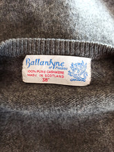 Load image into Gallery viewer, 1950s 1960s - BALLANTYNE, Scotland - Iconic Intarsia Cashmere Sweater - Sz 38
