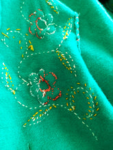 Carica l&#39;immagine nel visualizzatore di Gallery, 1950s - Adorable Green Embroidered Wool Vest
