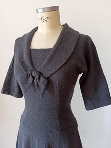 1950s - HOLYROOD, Scotland - Gorgeous Grey Jersey Wool Dress - W26/27 (66/68cm)
