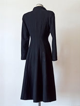 Cargar imagen en el visor de la galería, 1940s - Superb Black Wool Faux Fur Collar Long Coat - W30 (76cm)
