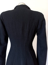 Cargar imagen en el visor de la galería, 1940s - Superb Black Wool Faux Fur Collar Long Coat - W30 (76cm)
