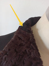 Cargar imagen en el visor de la galería, 1940s - Superb Black Wool Faux Fur Collar Long Coat - W30 (76cm)
