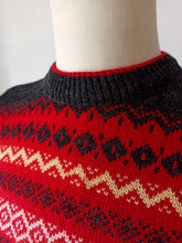 Load image into Gallery viewer, 1940s 1950s - FASHION HILL, USA - Wool Men&#39;s Sweater - Sz Small

