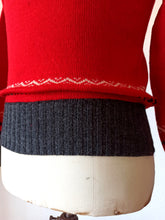 Load image into Gallery viewer, 1940s 1950s - FASHION HILL, USA - Wool Men&#39;s Sweater - Sz Small
