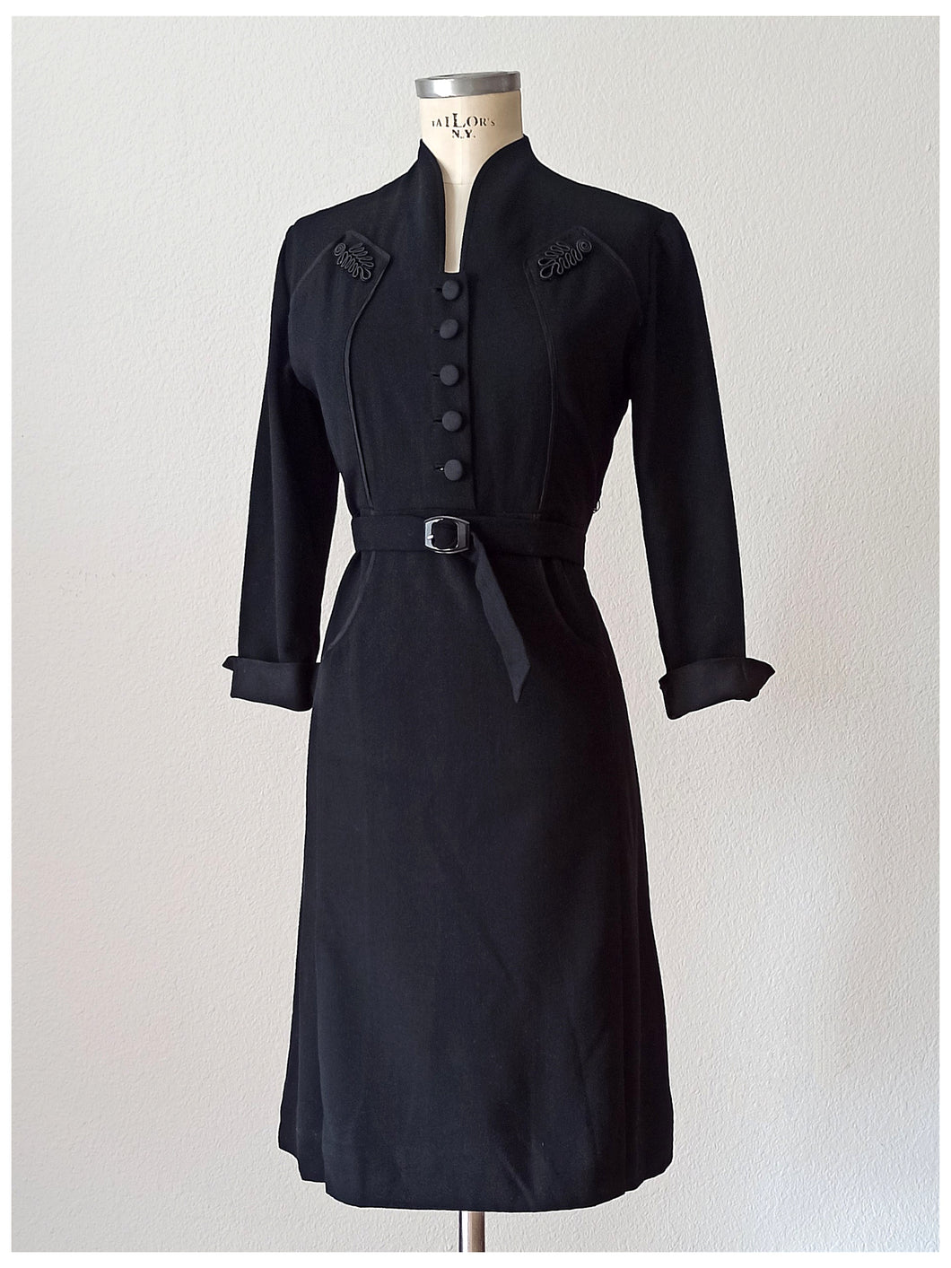 1940s - Stunning Black Wool Belted Dress - W31 (80cm)