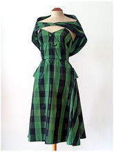 Load image into Gallery viewer, 1950s - Spectacular Strapless Green Satin Dress - W24.5 (62cm)

