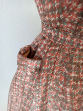 Charger l&#39;image dans la galerie, 1950s 1960s - PARIS - Exquisite Satin Silk Dress - W26 (66cm)
