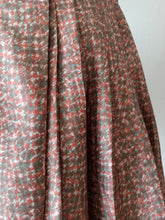 Charger l&#39;image dans la galerie, 1950s 1960s - PARIS - Exquisite Satin Silk Dress - W26 (66cm)
