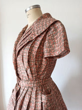 Charger l&#39;image dans la galerie, 1950s 1960s - PARIS - Exquisite Satin Silk Dress - W26 (66cm)
