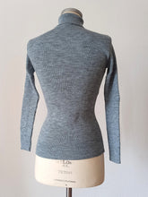 Cargar imagen en el visor de la galería, 1960s - MODASTIL, Spain - Deadstock Grey Turtleneck - Sz 4
