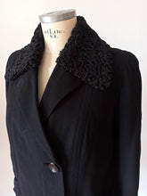 Cargar imagen en el visor de la galería, 1940s - Superb Black Wool Coat
