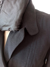 Cargar imagen en el visor de la galería, 1940s - Superb Black Wool Coat
