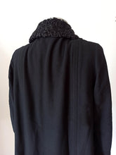 Cargar imagen en el visor de la galería, 1940s - Superb Black Wool Coat
