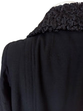 Cargar imagen en el visor de la galería, 1940s - Superb Black Wool Coat
