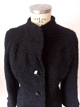 Cargar imagen en el visor de la galería, 1940s - PEREL, Paris - Stunning Black Ruffled Wool Coat
