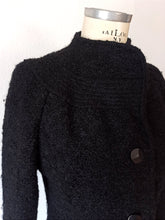 Cargar imagen en el visor de la galería, 1940s - PEREL, Paris - Stunning Black Ruffled Wool Coat
