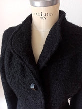 Cargar imagen en el visor de la galería, 1940s - PEREL, Paris - Stunning Black Ruffled Wool Coat

