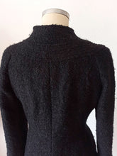 Cargar imagen en el visor de la galería, 1940s - PEREL, Paris - Stunning Black Ruffled Wool Coat
