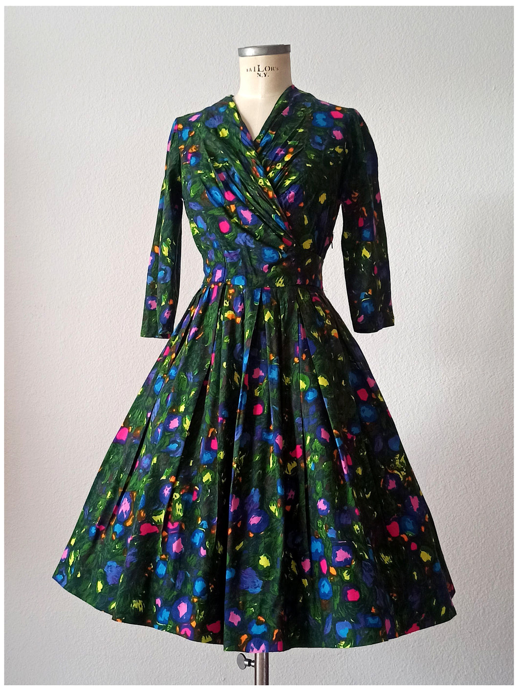 1950s 1960s - MEDAILLON, France -  Abstract Buckle Back Dress - W27 (68cm)