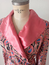 Cargar imagen en el visor de la galería, 1940s - Stunning Rayon Silk Housecoat
