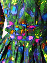 Charger l&#39;image dans la galerie, 1950s 1960s - MEDAILLON, France -  Abstract Buckle Back Dress - W27 (68cm)
