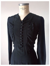 Cargar imagen en el visor de la galería, 1940s - Superb Black Rayon Silk Dress - W33 (84cm)

