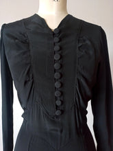 Cargar imagen en el visor de la galería, 1940s - Superb Black Rayon Silk Dress - W33 (84cm)
