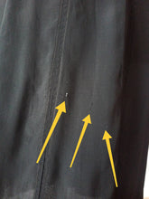 Cargar imagen en el visor de la galería, 1940s - Superb Black Rayon Silk Dress - W33 (84cm)
