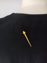 Cargar imagen en el visor de la galería, 1940s - Superb Black Rayon Silk Dress - W33 (84cm)

