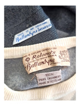 Charger l'image dans la galerie, 1940s 1950s - BALLANTYNE, Scotland - Iconic Intarsia Cashmere Jumper
