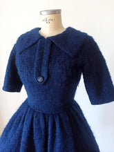 Charger l&#39;image dans la galerie, 1950s 1960s - Fabulous Plush Blue Dress - W26 (66cm)

