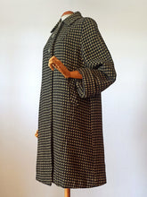 Cargar imagen en el visor de la galería, 1940s 1950s - Fabulous Black Mustard Wool Long Coat

