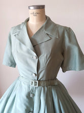 Charger l&#39;image dans la galerie, 1950s - Marvelous Dusty Mint Silk Dress - W31.5 (80cm)
