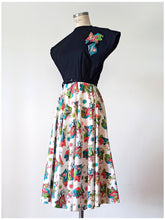 Charger l'image dans la galerie, 1940s - Spectacular Books Novelty Print Dress - W27 (68cm)
