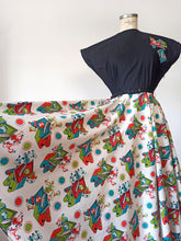 Charger l'image dans la galerie, 1940s - Spectacular Books Novelty Print Dress - W27 (68cm)
