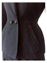 Charger l'image dans la galerie, 1940s - Exquisite New Look Black Wool Suit
