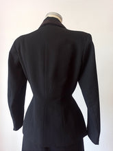 Charger l'image dans la galerie, 1940s - Exquisite New Look Black Wool Suit
