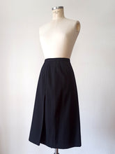 Charger l'image dans la galerie, 1940s - Exquisite New Look Black Wool Suit
