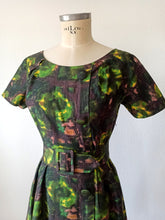 Load image into Gallery viewer, 1950s - PARIS - Stunning Green Abstract Floral Cotton Dress - W27.5 (70cm)
