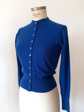Load image into Gallery viewer, 1950s - BALLANTYNE, Scotland - Royal Blue Cashmere Twin Set - Sz 36
