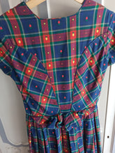 Laden Sie das Bild in den Galerie-Viewer, 1940s 1950s - Joblot x 4 Dresses
