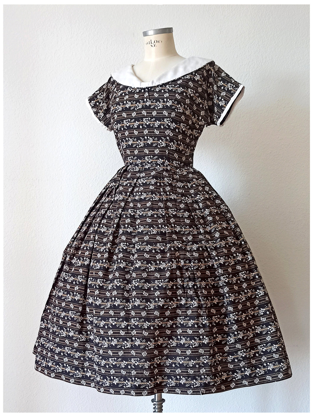 1950s - KAY WINDSOR, USA - Adorable Floral Cotton Dress - W27 (68cm)
